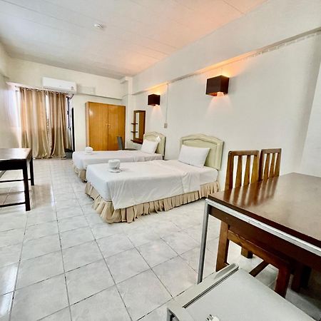 โรงแรมวินบางนา Win Bangna Hotel Бангкок Екстер'єр фото