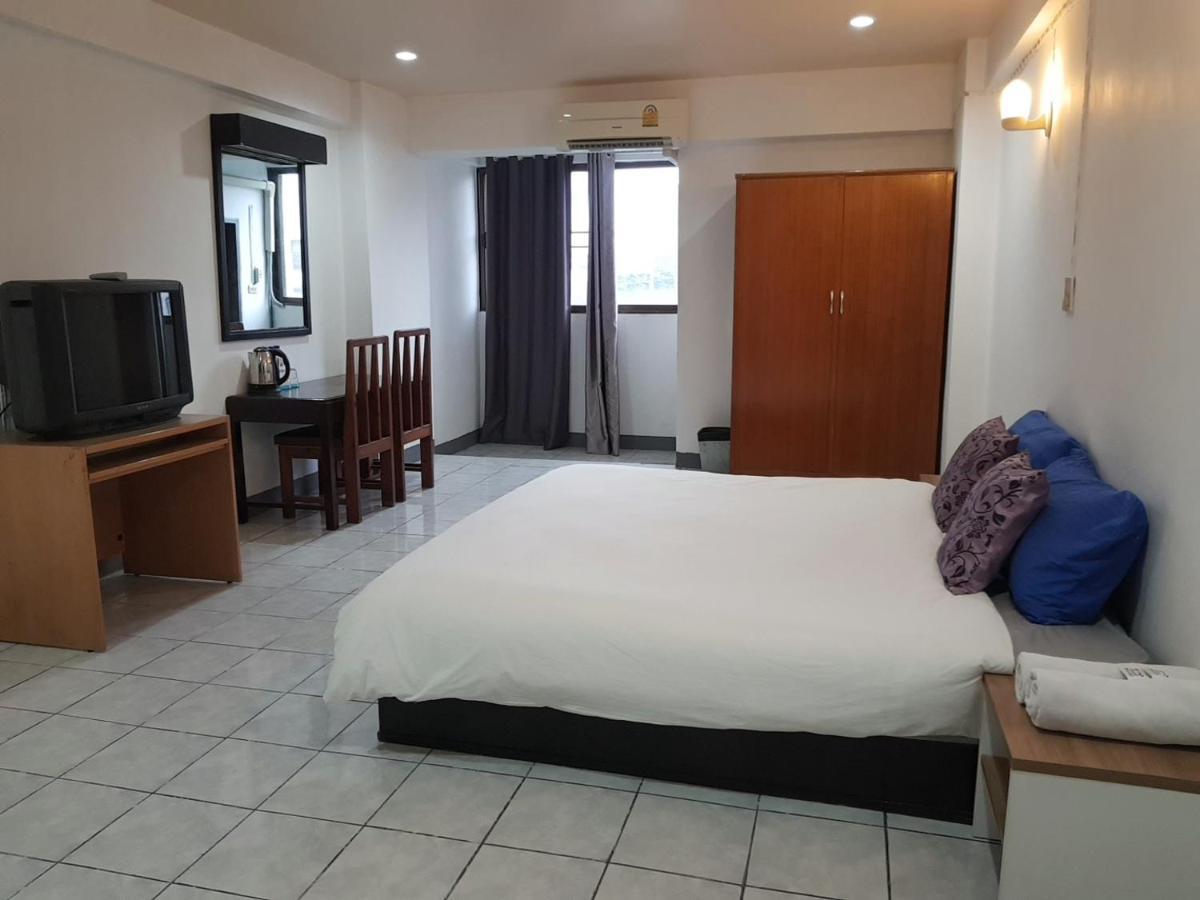 โรงแรมวินบางนา Win Bangna Hotel Бангкок Екстер'єр фото