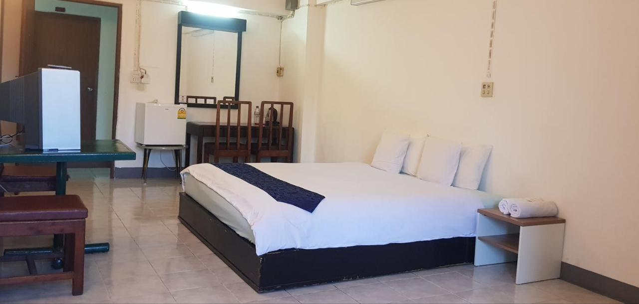 โรงแรมวินบางนา Win Bangna Hotel Бангкок Екстер'єр фото