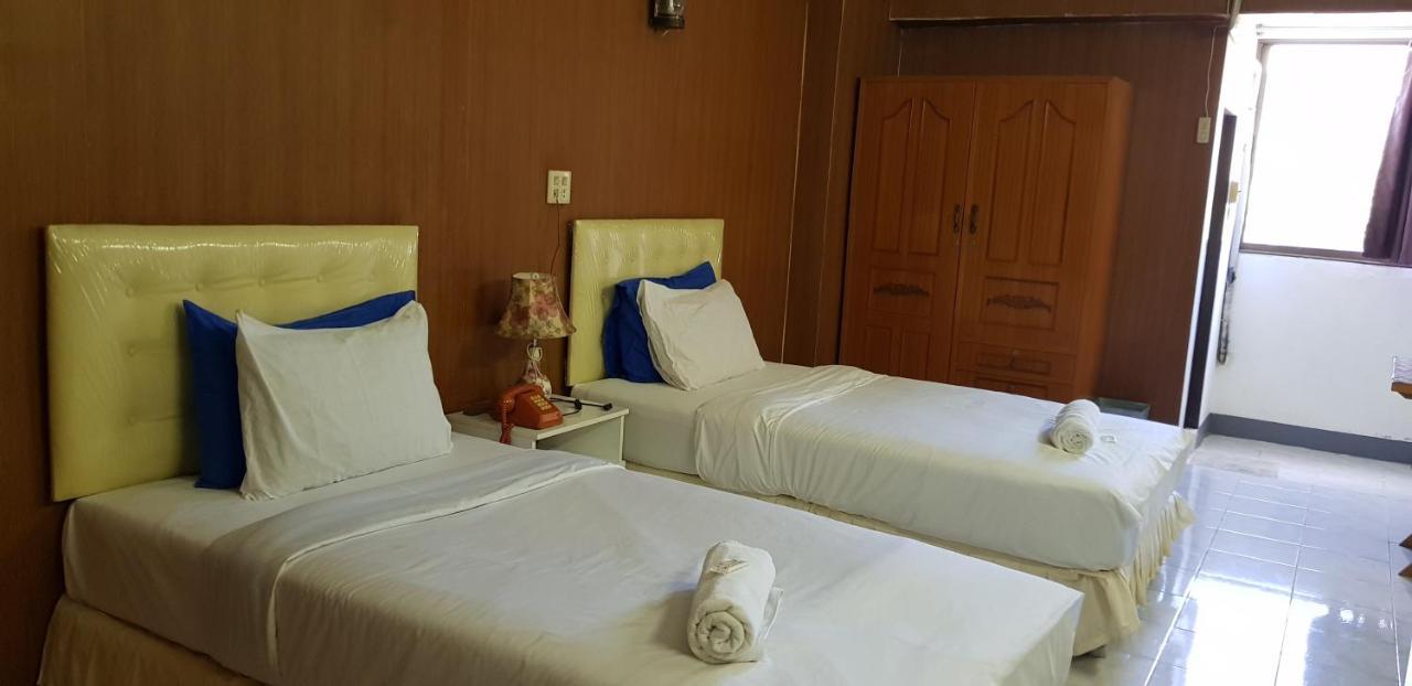 โรงแรมวินบางนา Win Bangna Hotel Бангкок Екстер'єр фото