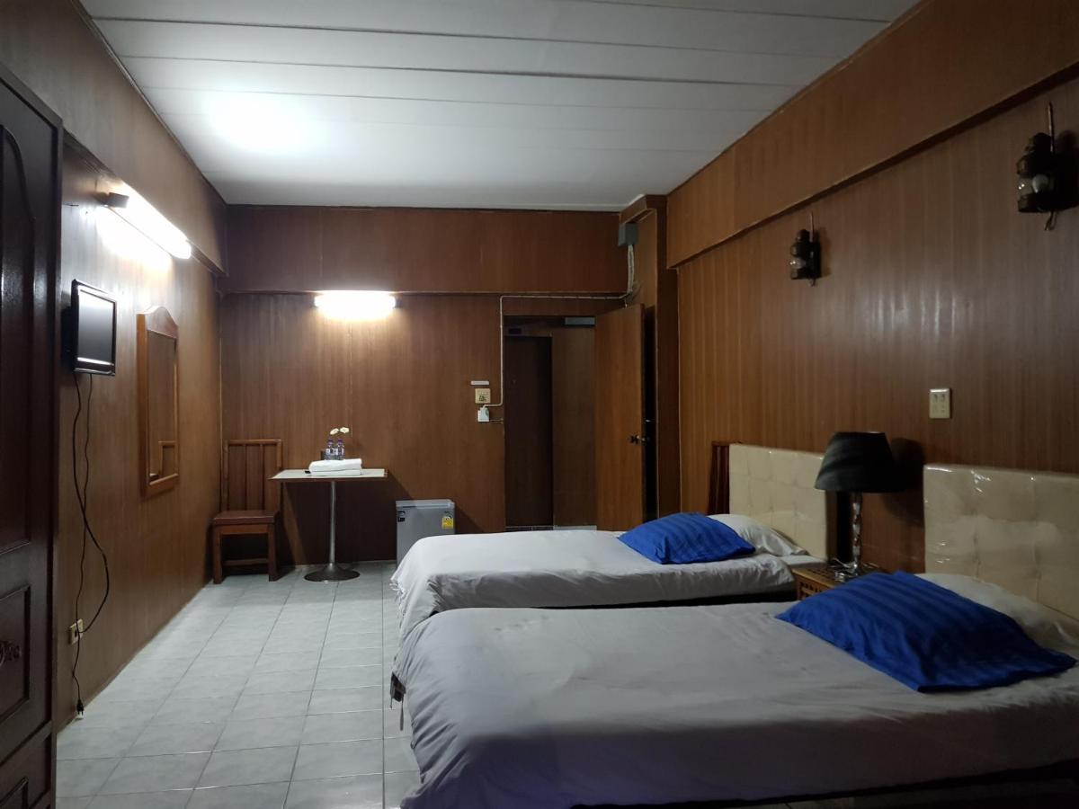 โรงแรมวินบางนา Win Bangna Hotel Бангкок Екстер'єр фото