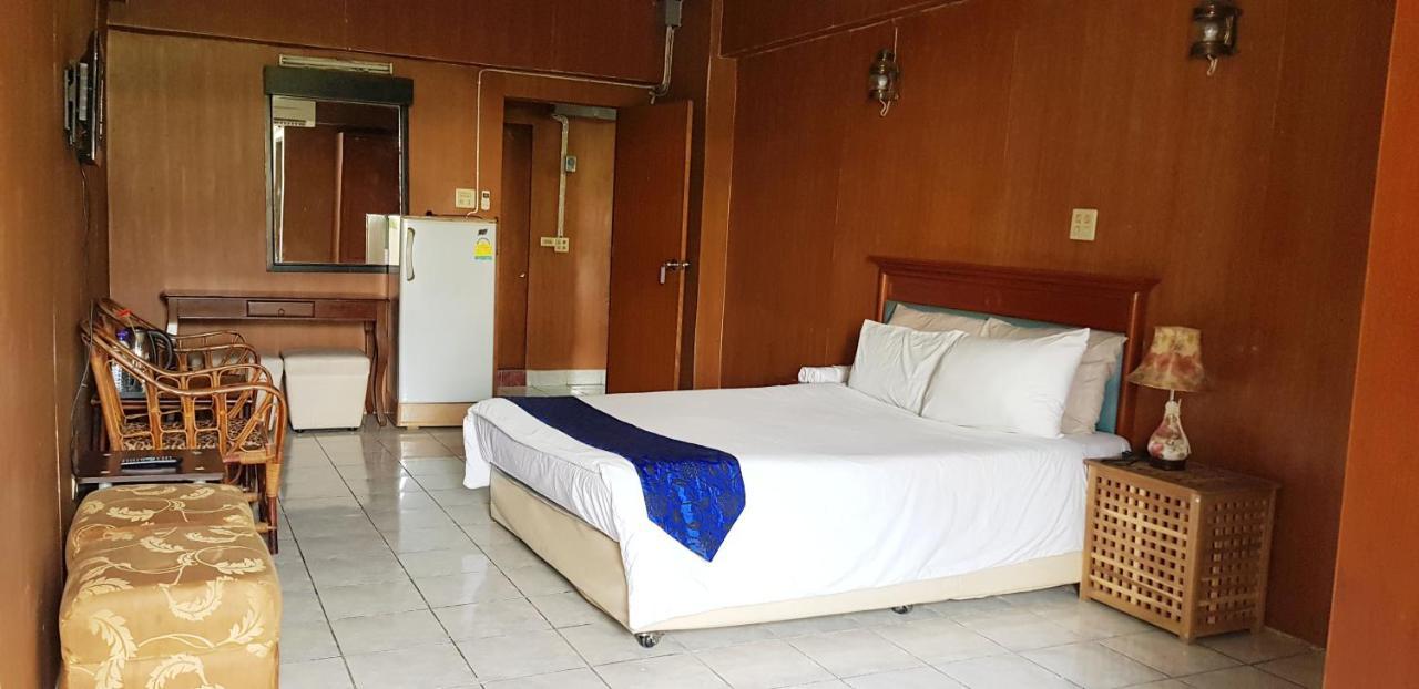 โรงแรมวินบางนา Win Bangna Hotel Бангкок Екстер'єр фото
