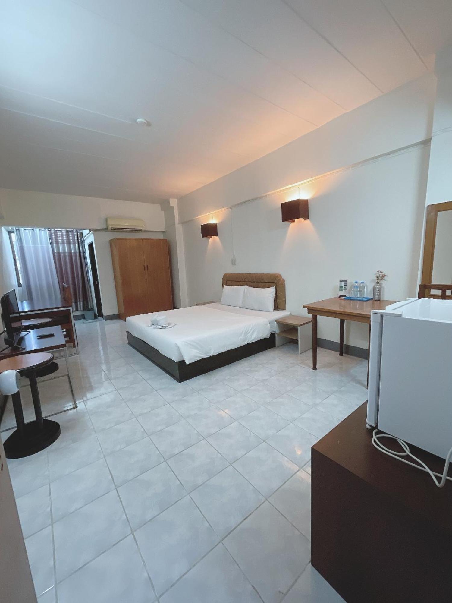 โรงแรมวินบางนา Win Bangna Hotel Бангкок Екстер'єр фото
