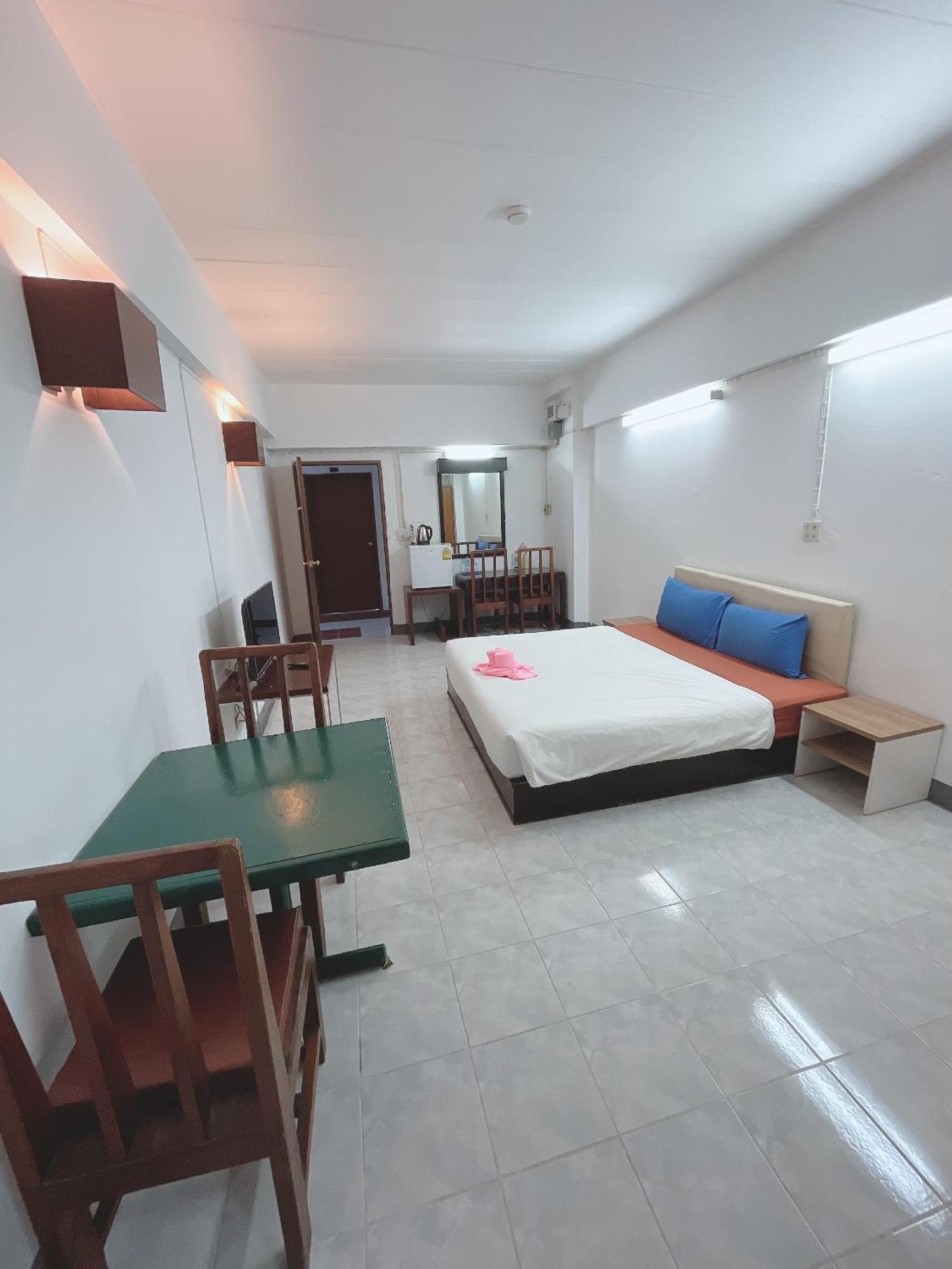 โรงแรมวินบางนา Win Bangna Hotel Бангкок Екстер'єр фото